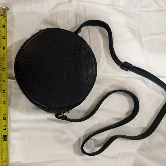 Portland Leather Elegant small Black Leather Crossbody Bag - Picture 2 of 3